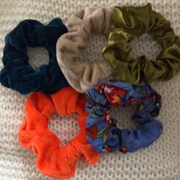 5 NWOT Scrunchies - Picture 11 of 15